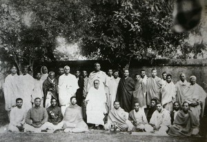srila-bhaktisiddhanta-saraswati-thakur-and-his-disciples1